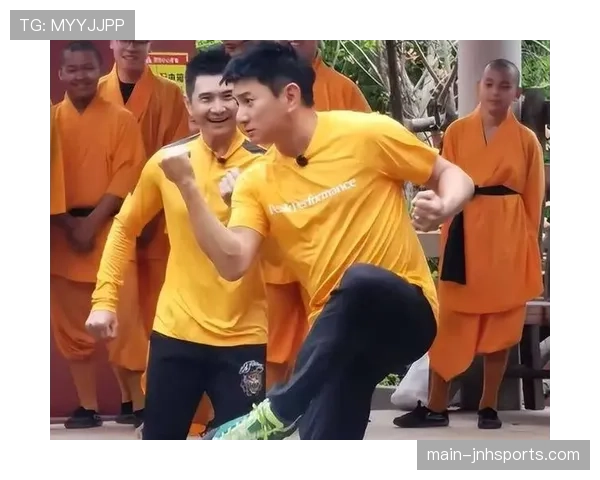 邢傲伟家的冰箱里塞满蛋白粉，邻居以为他开健身房