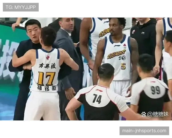 防守犯规的判罚标准:何时构成可判罚的阻挡或拉拽行为 防守犯规的判罚标准:何时构成可判罚的阻挡或拉拽行为